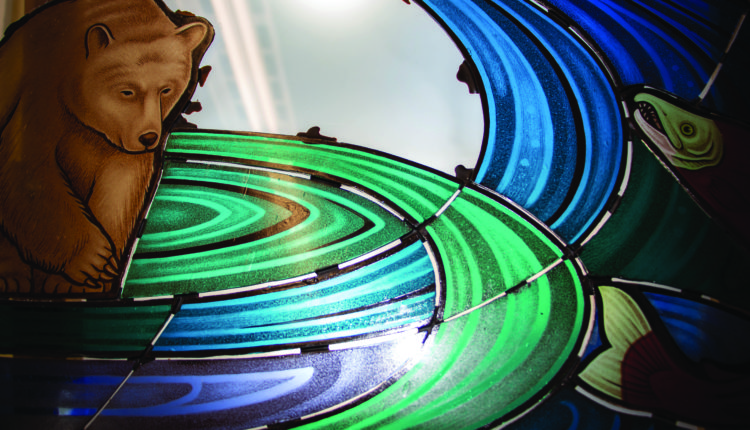 04-stainedglass-bear