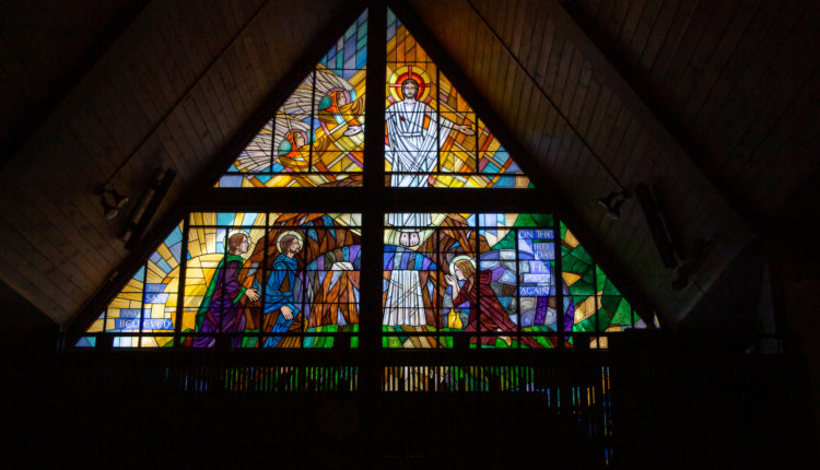 04-stainedglass-resurrection