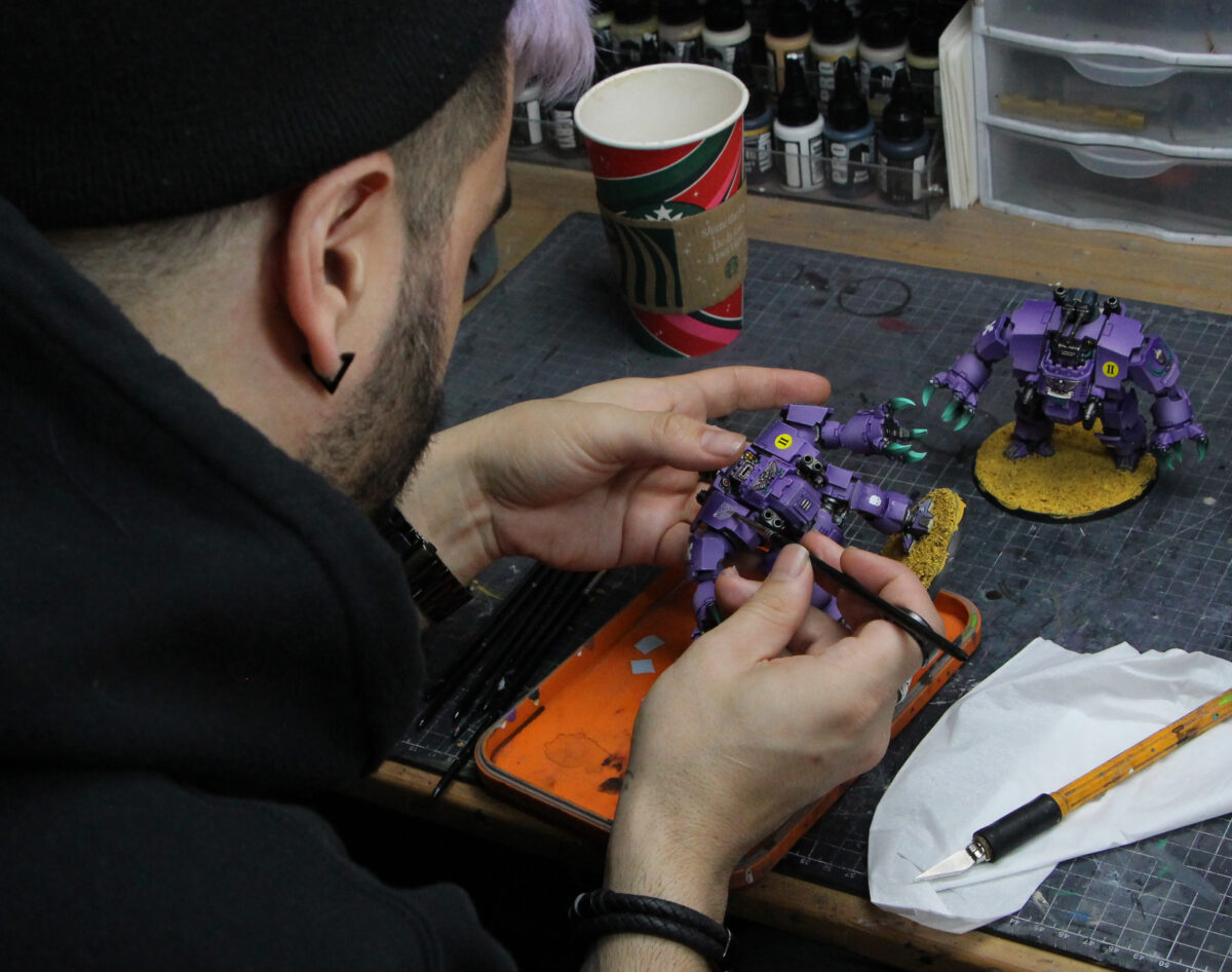 Jim Vesal puts the finishing touches on a Soul Drinkers dreadnought